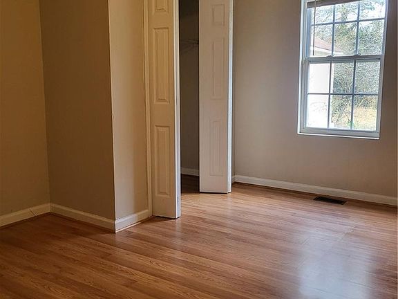 3rd image of 592 Allgood Rd