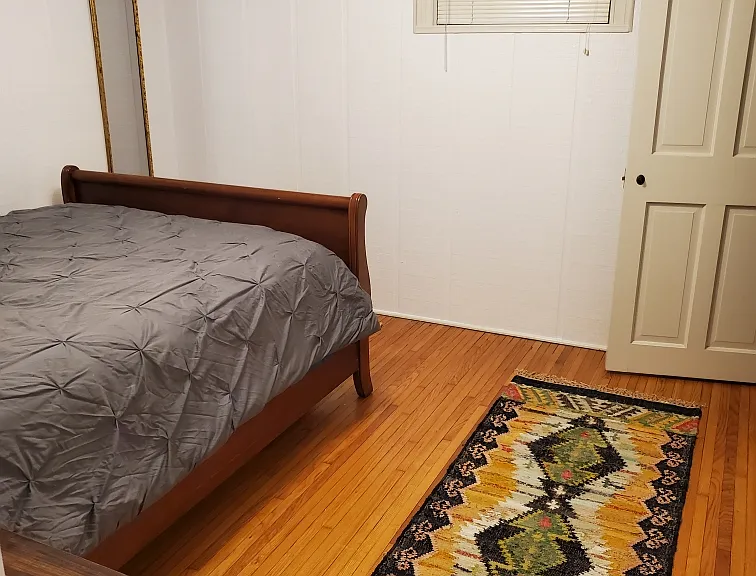 Historic McKennan Park Apt #5 Bedroom