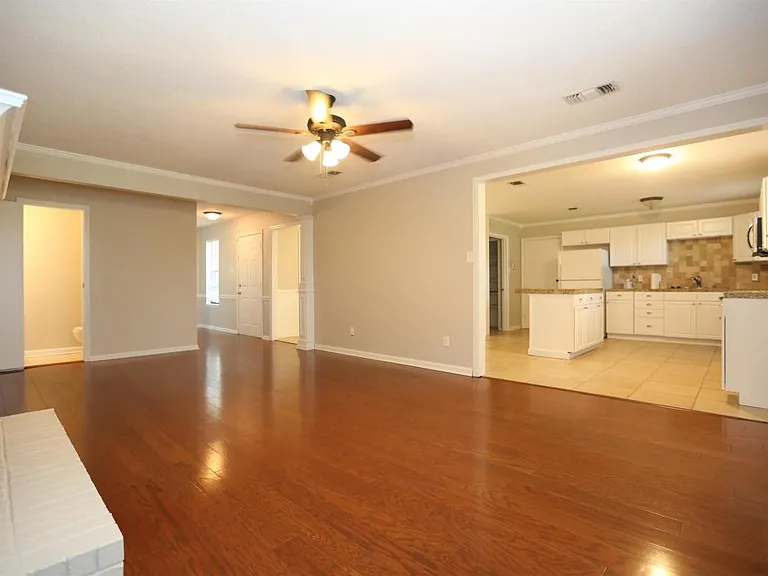12406 Colleen Dr — Photo 2
