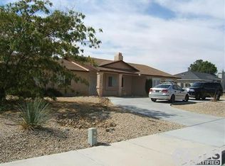 14348 Tonikan Rd, Apple Valley, CA 92307