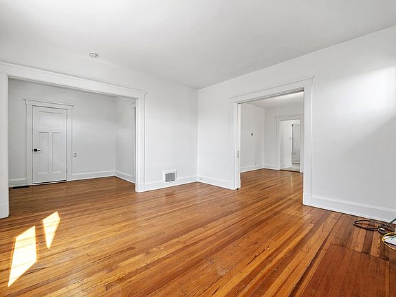 2nd image of 3602 Linwood Ave Unit 2