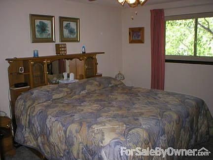 Master Bedroom : Large walk-in closet Plenty of room for king bedroom set and chair