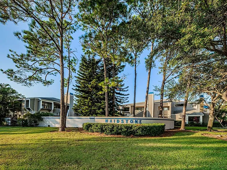 10626 Longwood Dr #102 — Photo 41