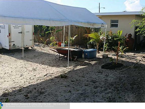 5th image of 725 NE 40th St