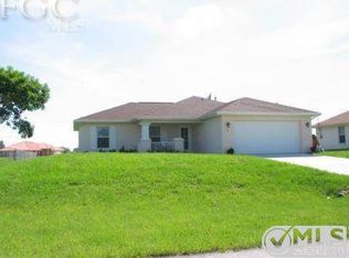 527 SW 8th Pl, Cape Coral, FL 33991