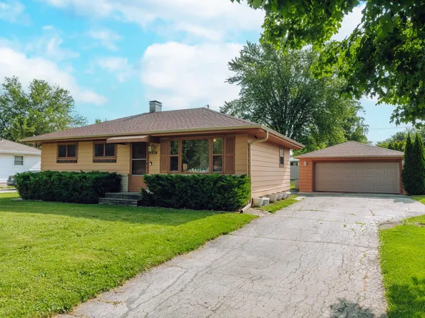 8934 South 11th AVENUE, Oak Creek, WI 53154
