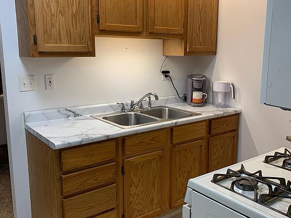 4th image of 1409 E Tripp Ave