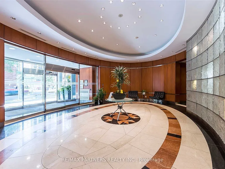 1121 Bay St #908 — Photo 3