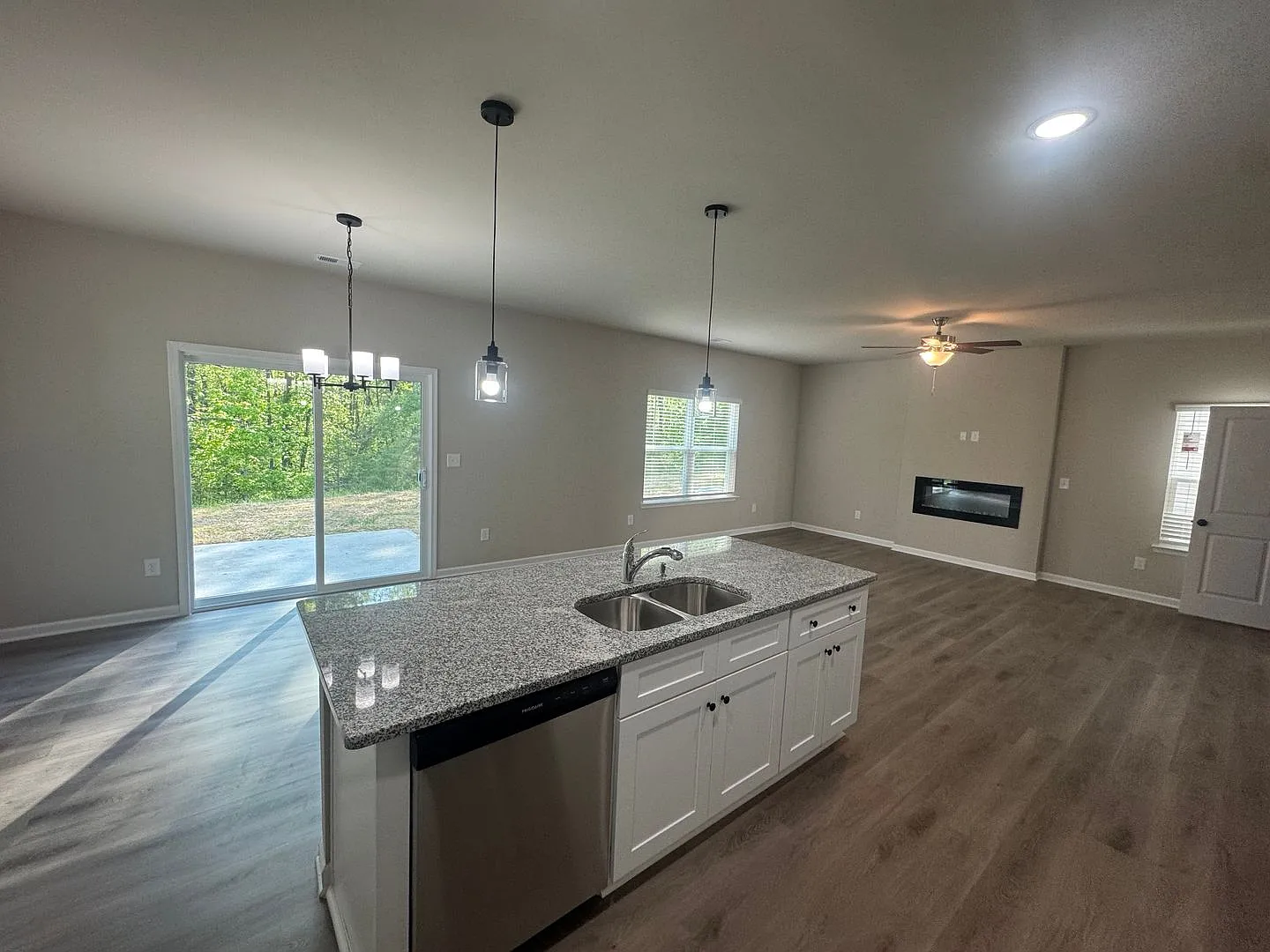 Move In Ready 4BR/2.5BA Home located in Stoneygreen Community — Photo 4