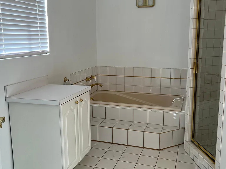 16638 Haynes St — Photo 7