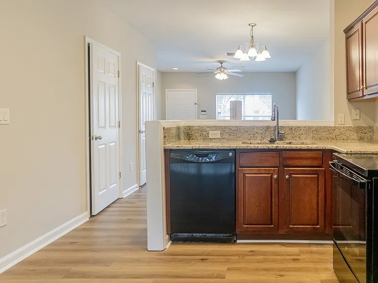 8144 Summerside Cir — Photo 3