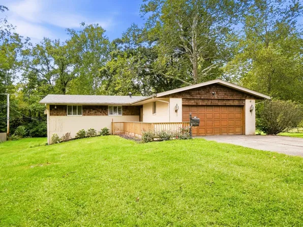 2351 S Linda Dr, Bellbrook, OH 45305
