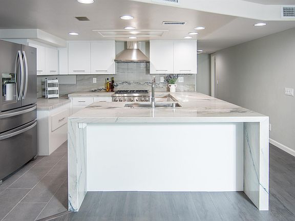 5th image of 2921 India St APT 3