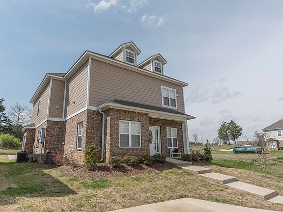 2nd image of 935 Muirfield Dr