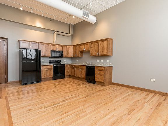 5th image of 346 2nd Ave SW #207