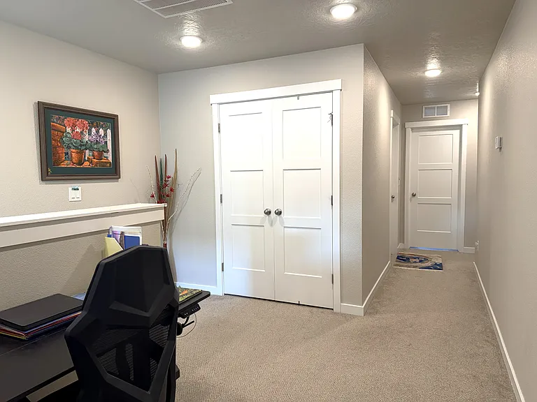 503 N Tessa Ln — Photo 2