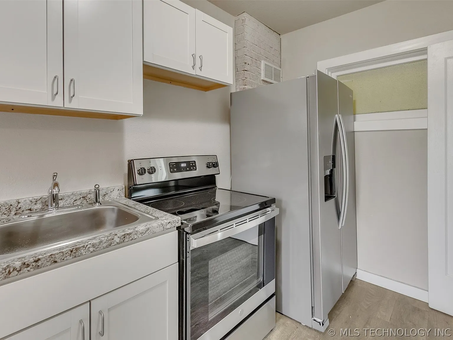 1 bed, 1.0 bath, $950 — Photo 4