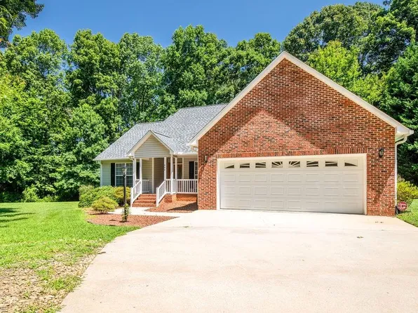 499 Butler Dr, Thomasville, NC 27360