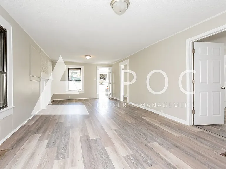 3225 Summit Ave — Photo 12
