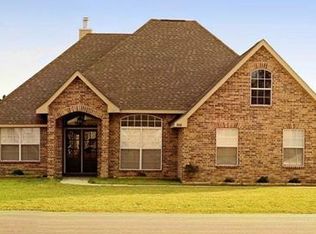 3118 Village Cir, Ocean Springs, MS 39564