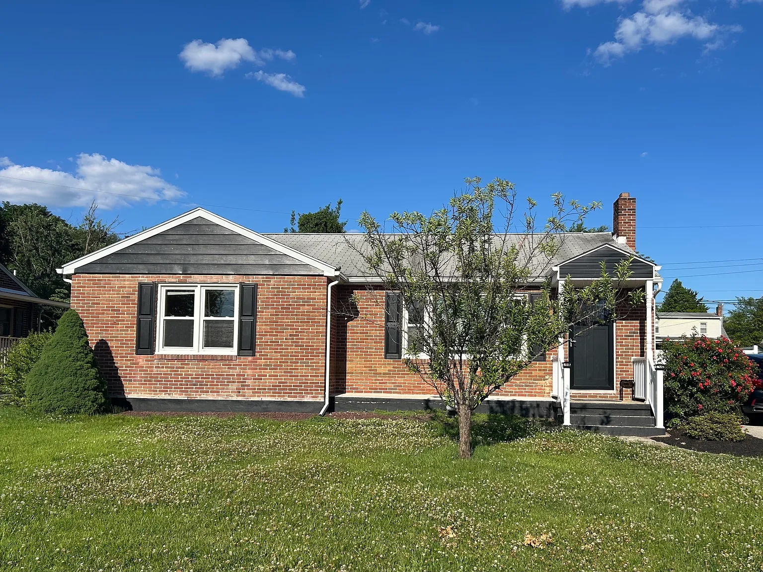 3 bed, 1152 sqft, $1,980 — Photo 1