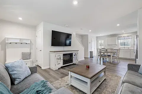3 bed, 2.5 bath, 1244 sqft, $1,950 — Photo 2