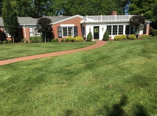 911 S Warson Rd, Saint Louis, MO 63124