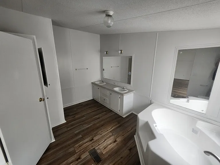 10011 SW 84th Ave — Photo 15