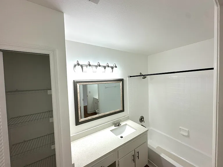 6020 Scotchwood Gln #210 — Photo 12