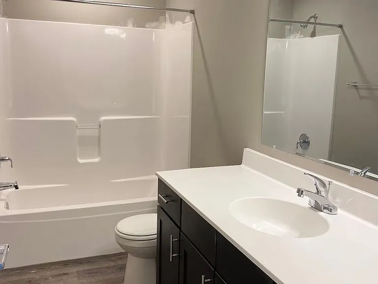 1042 Stearns Ave E — Photo 15