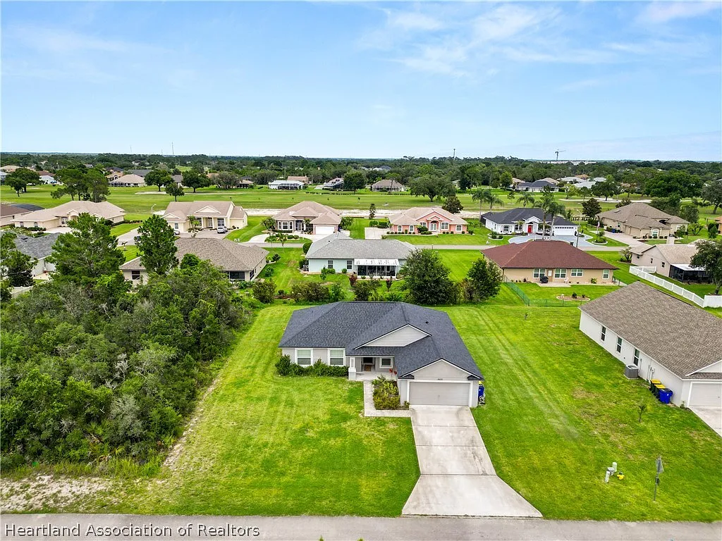 3 bed, 2.0 bath, 1789 sqft, $2,300 — Photo 3