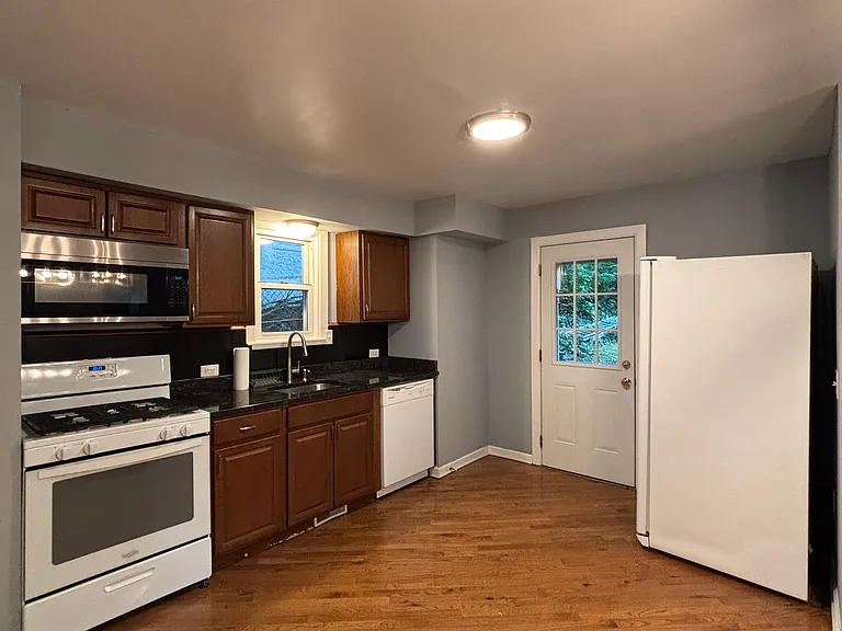 1204 Fallowfield Ave — Photo 16