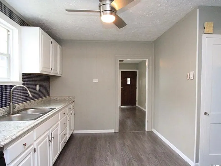 211 Regent — Photo 12