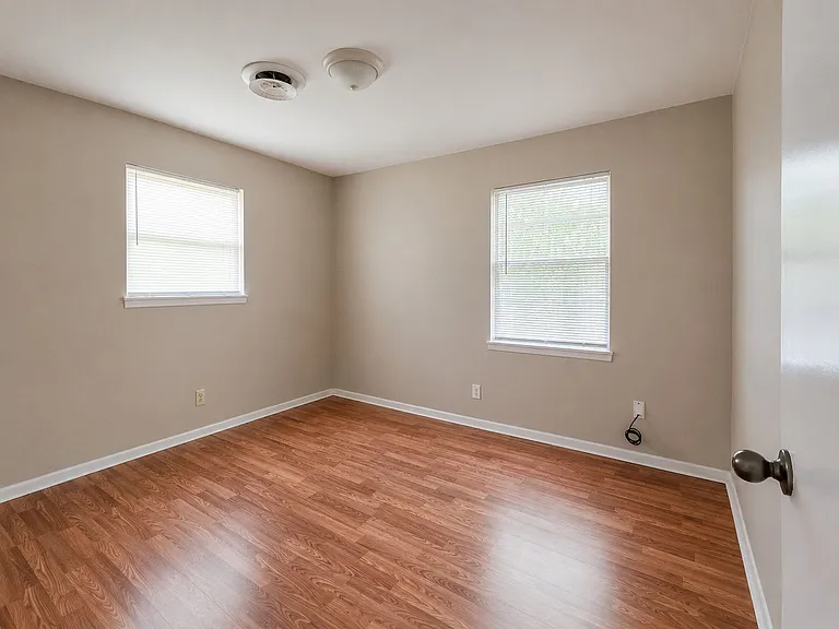 1204 Connell Dr — Photo 9