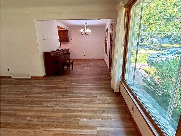 4th image of 1754 Sunview Rd