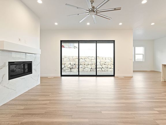 2nd image of 1142 W Gossamer Ln #9