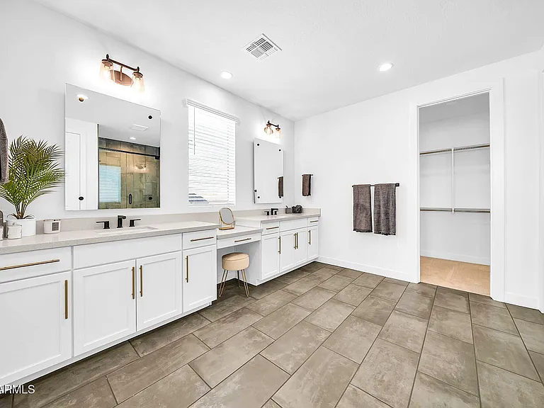 17329 W Gretna St — Photo 35