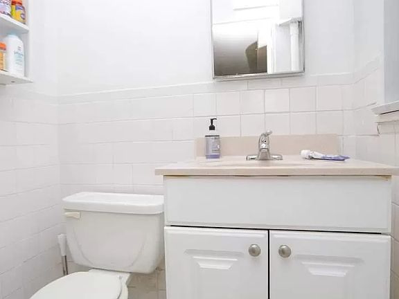 5th image of 6115 98th St APT 17D