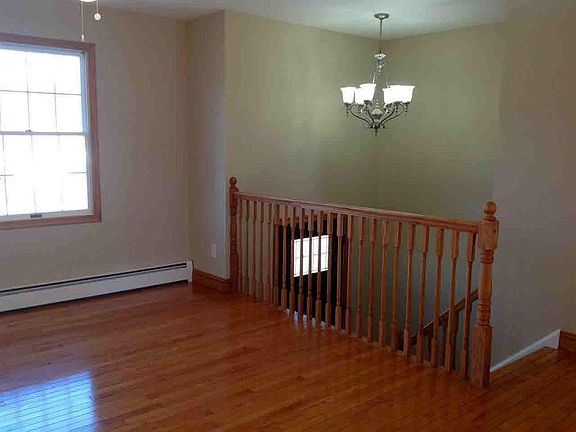 2nd image of 28 Victoria Dr