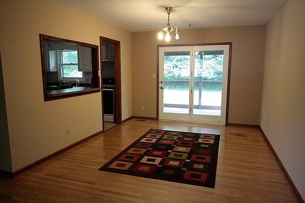 2nd image of 2219 E Queens Way