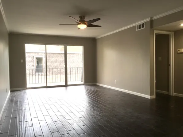 5107 W 75th St, Prairie Village, KS 66208