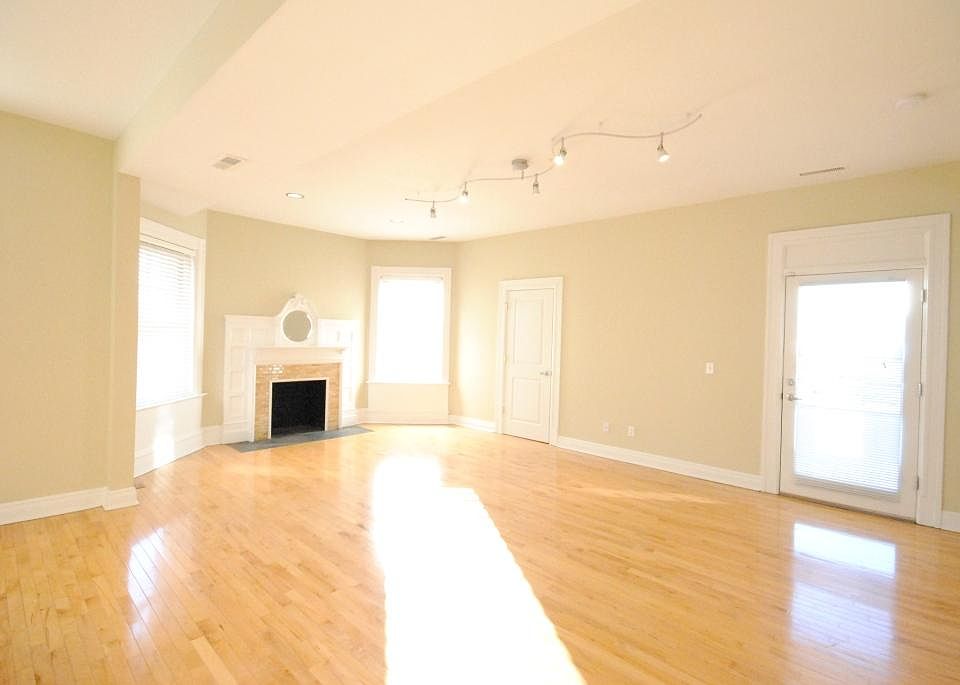 1st image of 1520-1530 S Grand Blvd #201