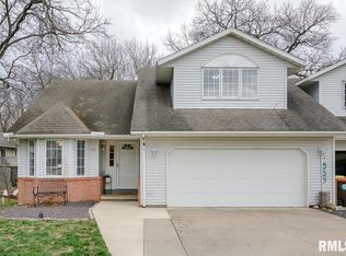 702 Woodland Knolls Rd, Metamora, IL