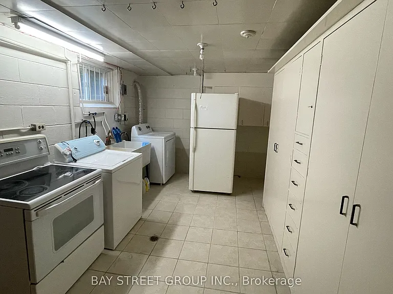 260 Moore Park Ave — Photo 18