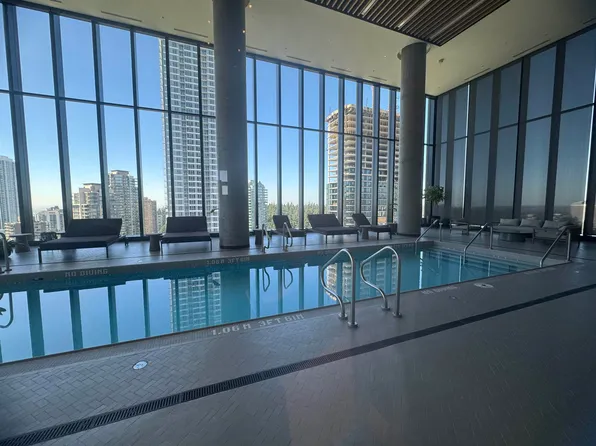 5987 Wilson Ave #804, Burnaby, BC V5H 4R8
