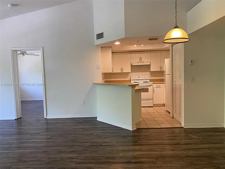 4177 N Haverhill Rd #808 — Photo 16