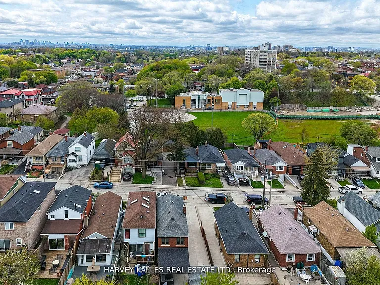 568 Northcliffe Blvd — Photo 44