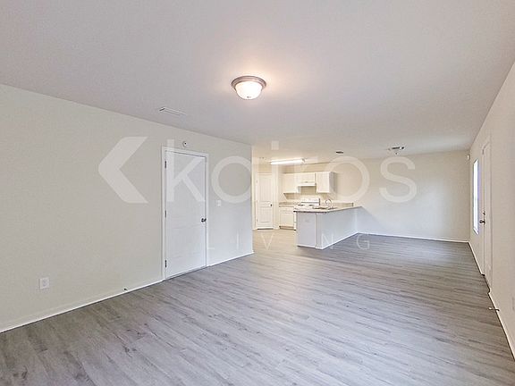 4th image of 5047 Sandy Hill Dr