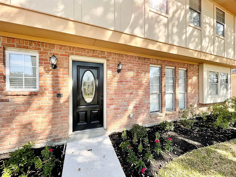 15006 Elmont Dr — Photo 11