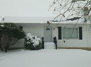 108 4th St NE, West Union, IA 52175